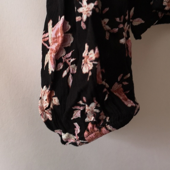 Like-new Women's Floral Blouse by Wild Skye, Size XXL, Pink & Cream on Black - Picture 4 of 7